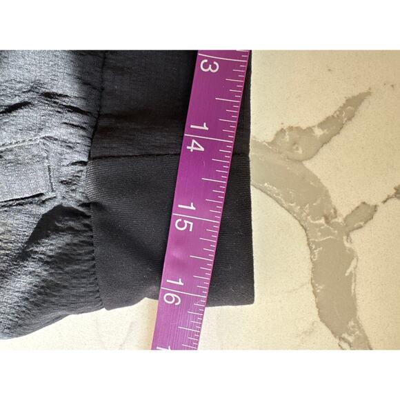 Athleta Trekkie Active Shorts in Black, Size 12 - Picture 7 of 8